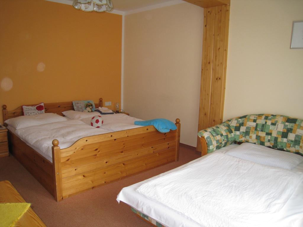 Gasthof Zum Mohrn Oberwoelz Stadt Room photo
